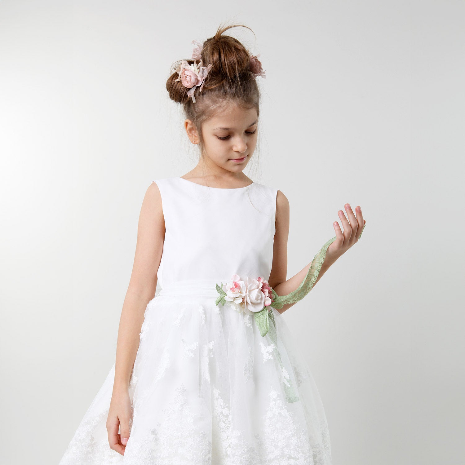 abito bianco in tulle e spilla con pizzo verde - annameglio.com abbigliamento moda