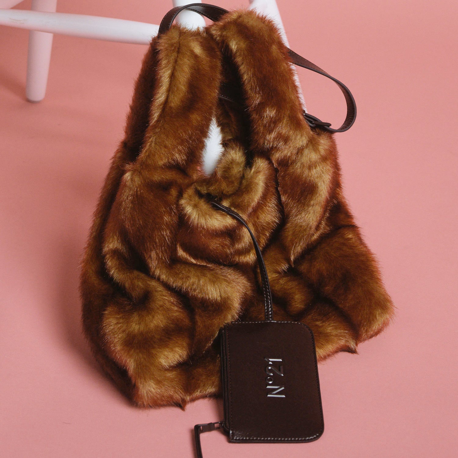 Borsa marrone con manici in pelo N° 21 - annameglio.com abbigliamento moda