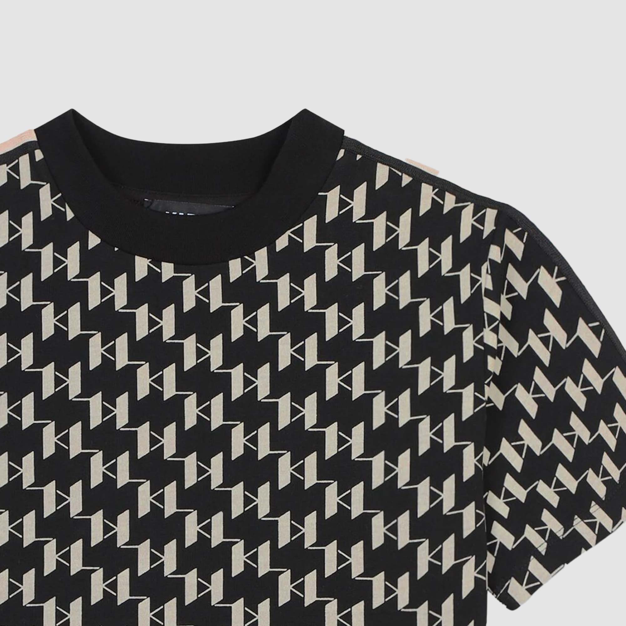 T-shirt nera con stampa monogramma All over - annameglio.com abbigliamento moda