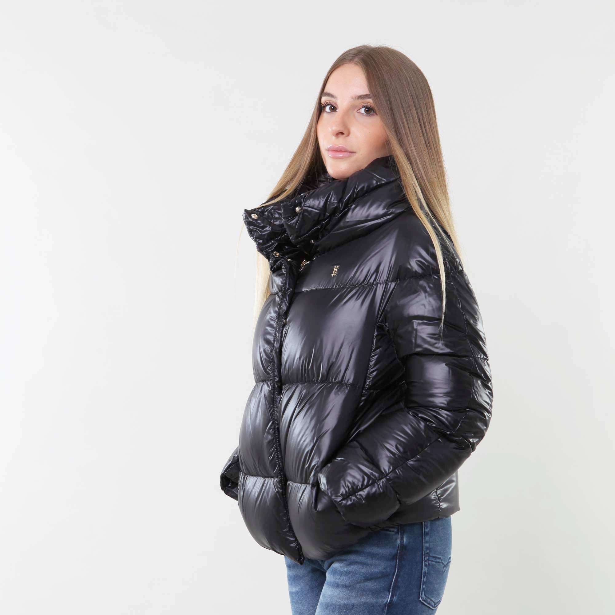 Piumino corto nero in light nylon - annameglio.com abbigliamento moda