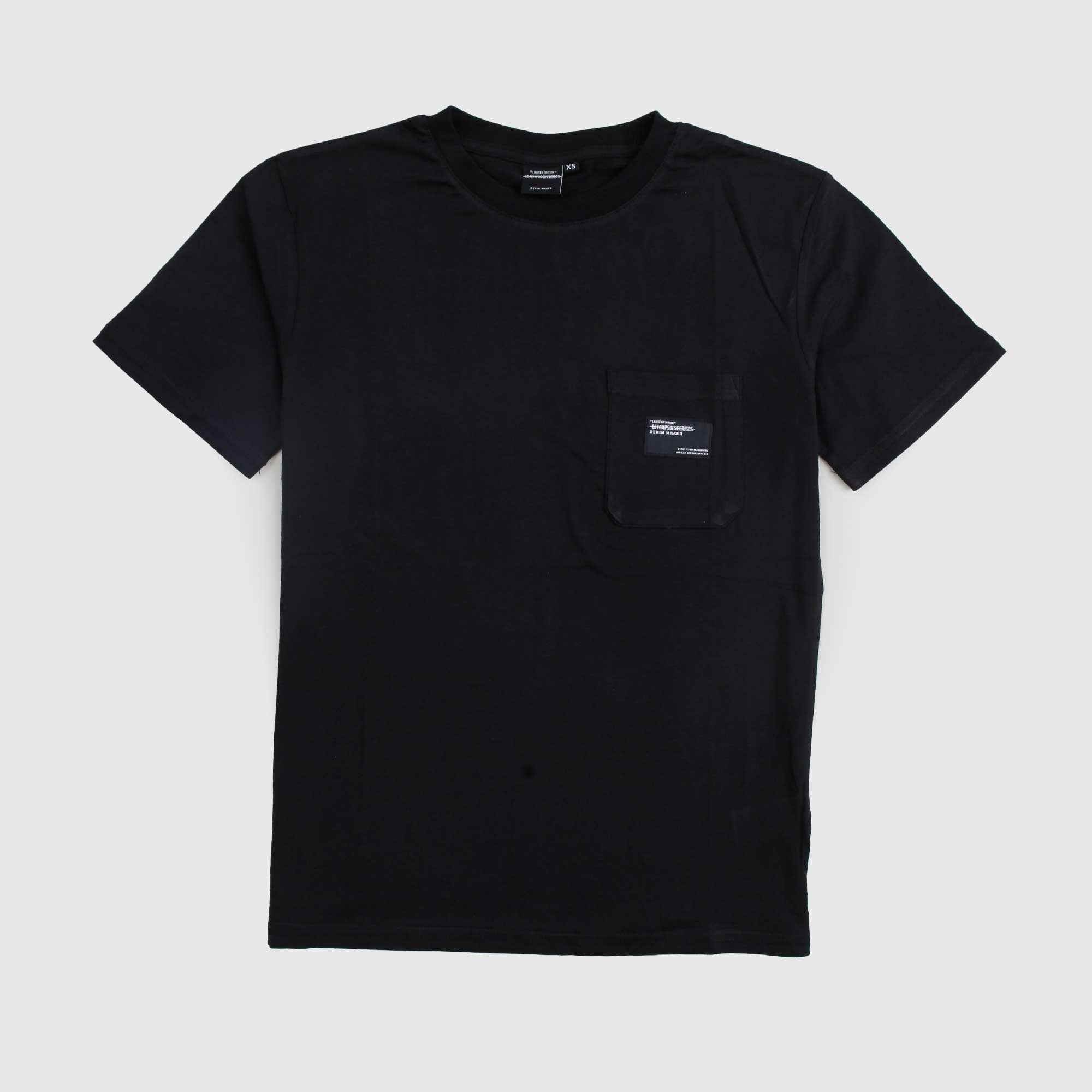 T-shirt nera con taschino laterale e stampa - annameglio.com abbigliamento moda