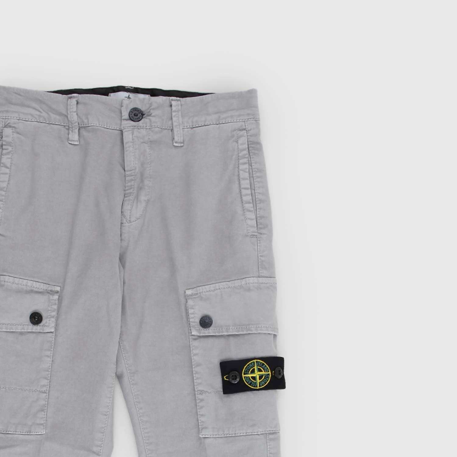 Pantaloni cargo grigio chiaro con patch - annameglio.com abbigliamento moda