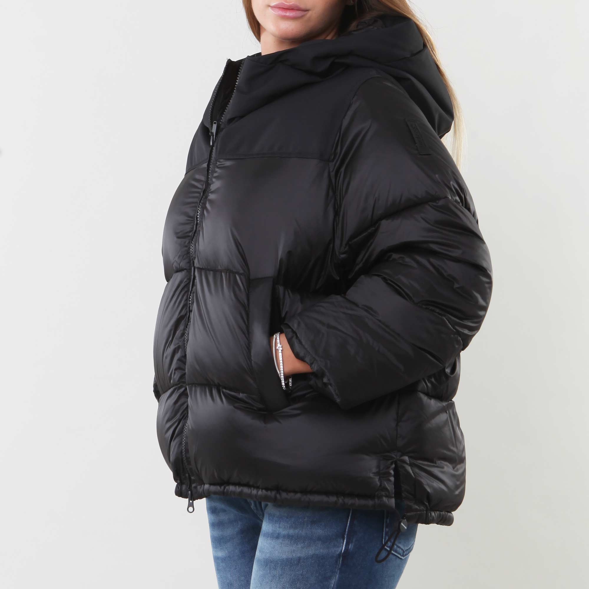 Piumino cappa nero bimateriale con cappuccio - annameglio.com abbigliamento moda