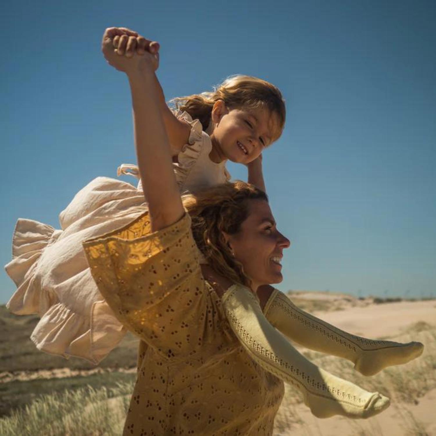 Abito Danita Frill beige con balze - annameglio.com abbigliamento moda