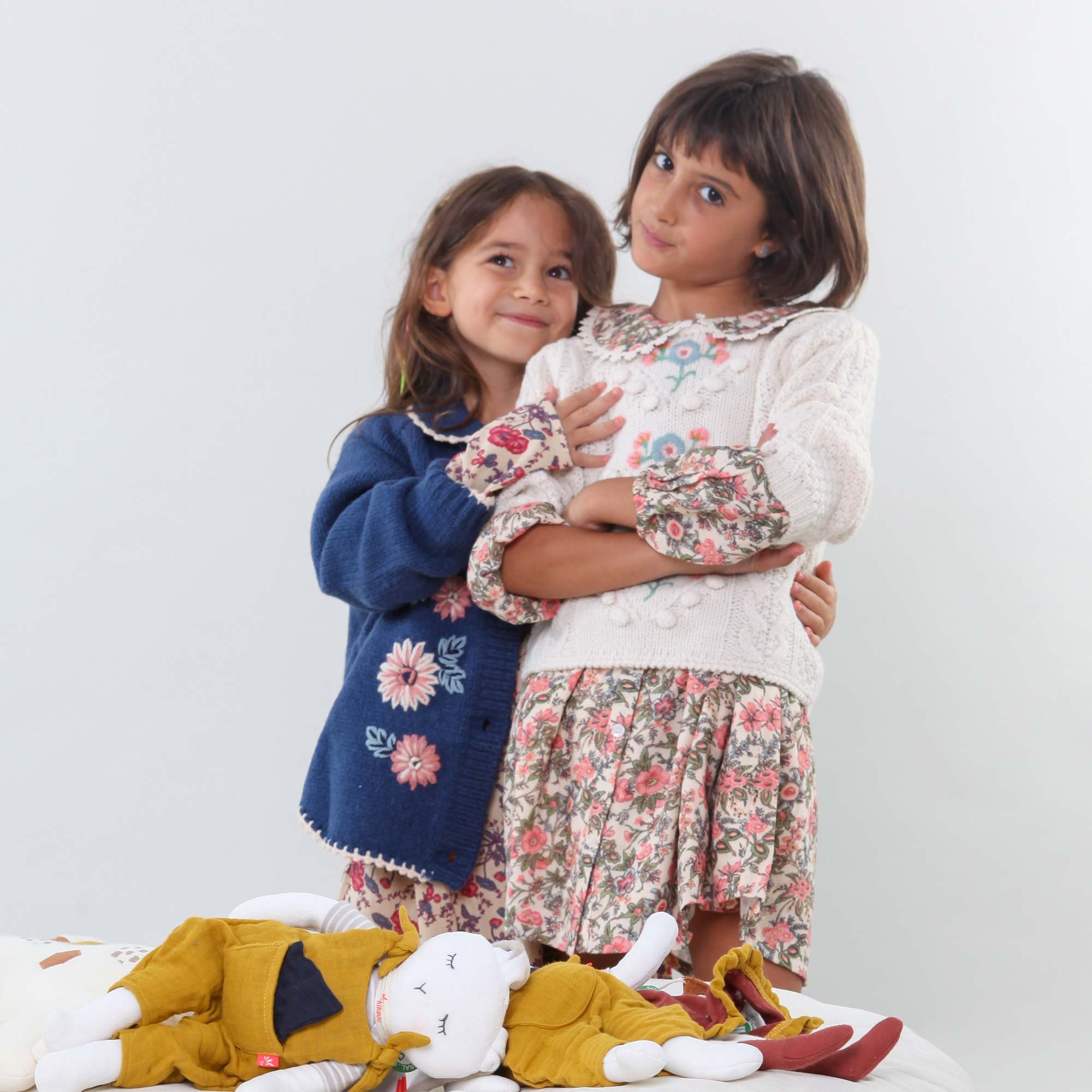 Maglione bianco e motivi ricamati floreale - annameglio.com abbigliamento moda