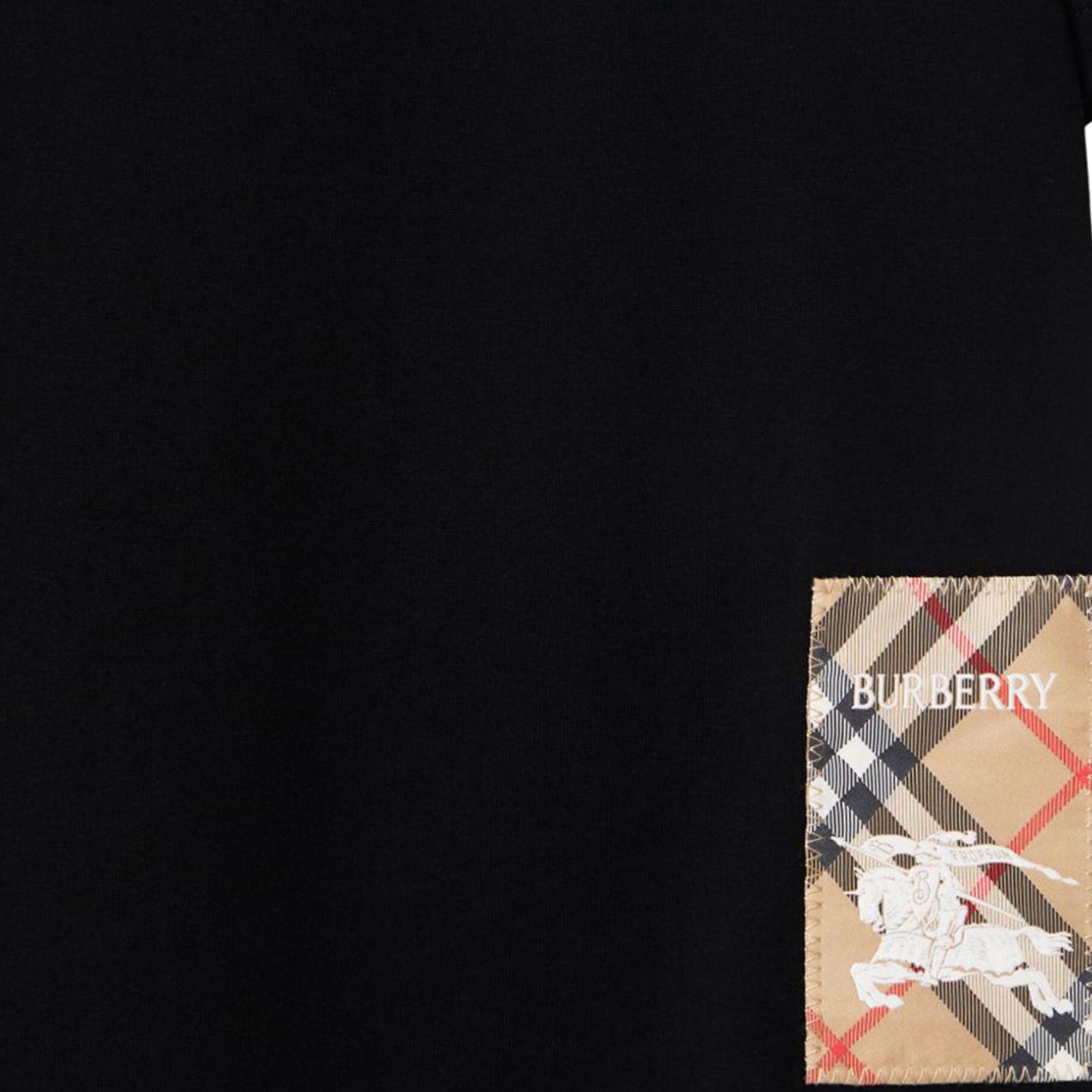 T-shirt Nera con Toppa Firmata BURBERRY - annameglio.com abbigliamento moda