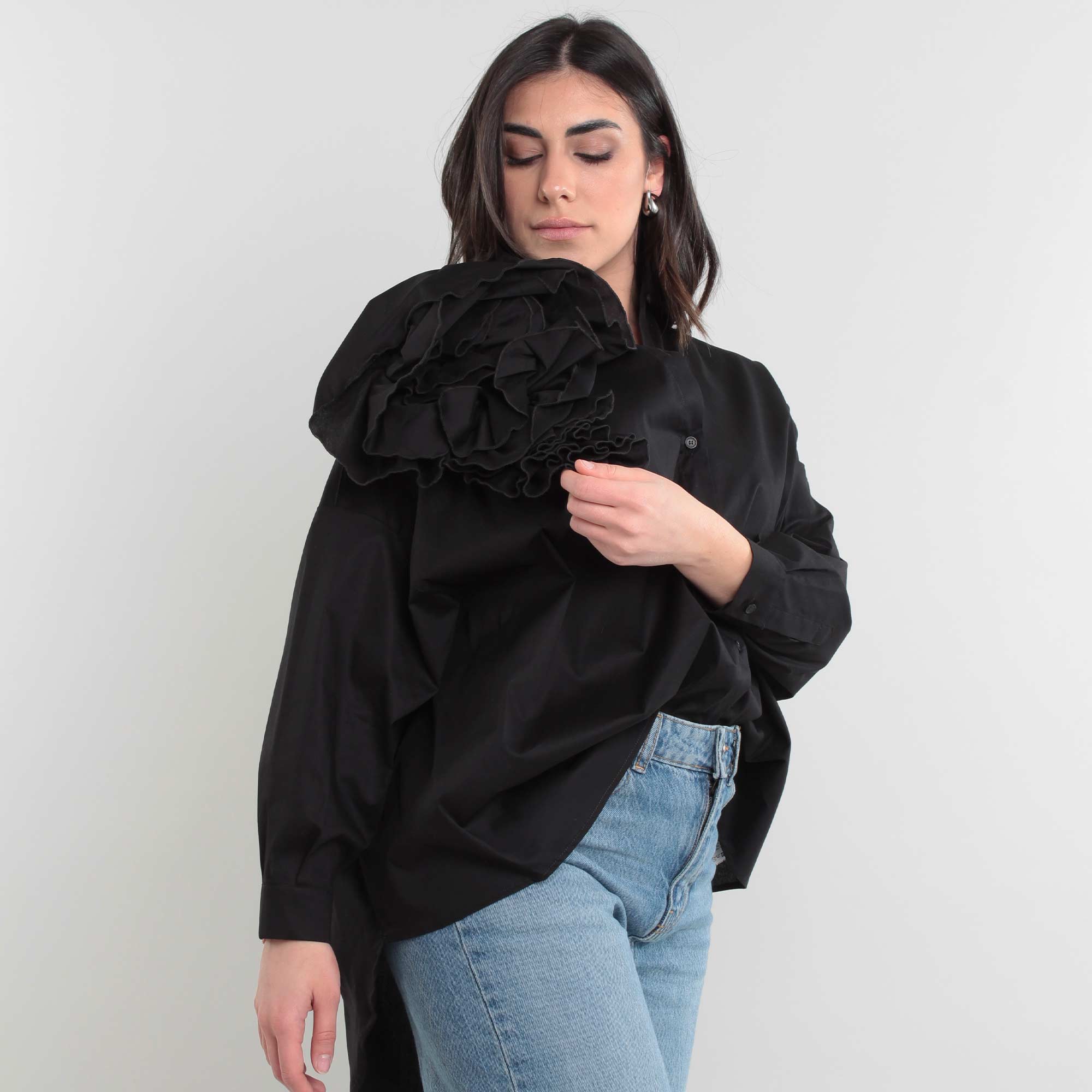 Camicia Nera Con Fiore Firmata DOUUOD - annameglio.com abbigliamento moda
