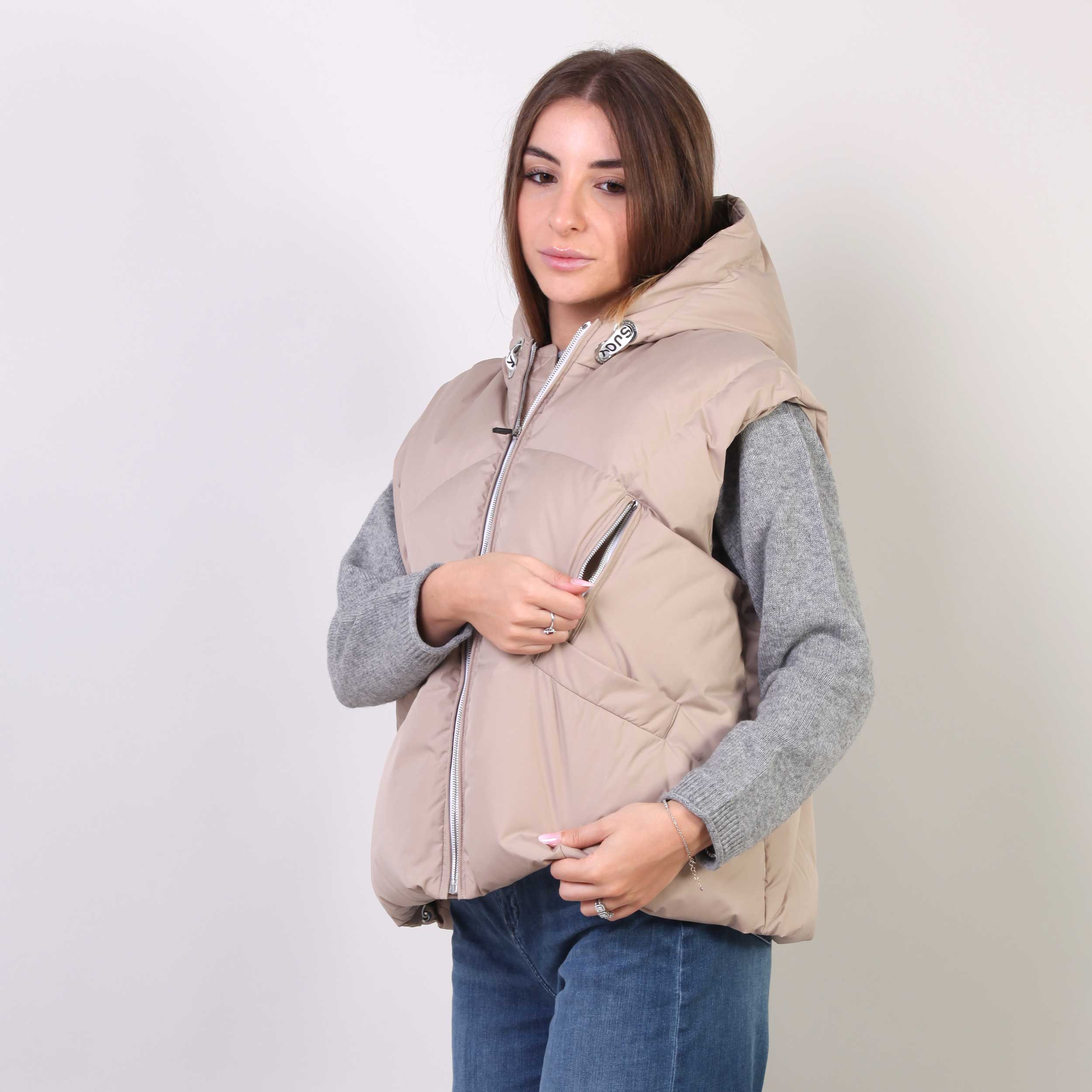 Gilet Di Piumino Beige Firmato KHRISJOY - annameglio.com abbigliamento moda