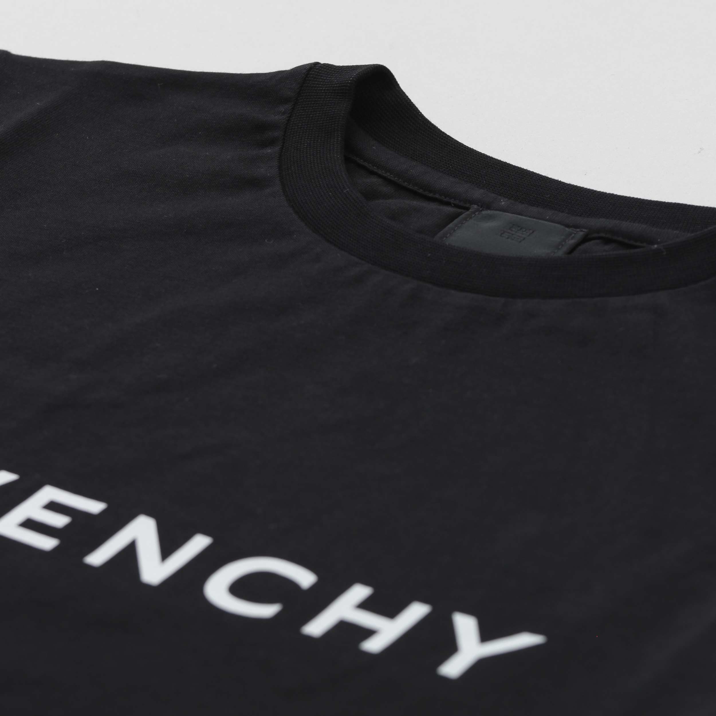 T-Shirt Nera Con Logo Bianco Firmata GIVENCHY - annameglio.com abbigliamento moda
