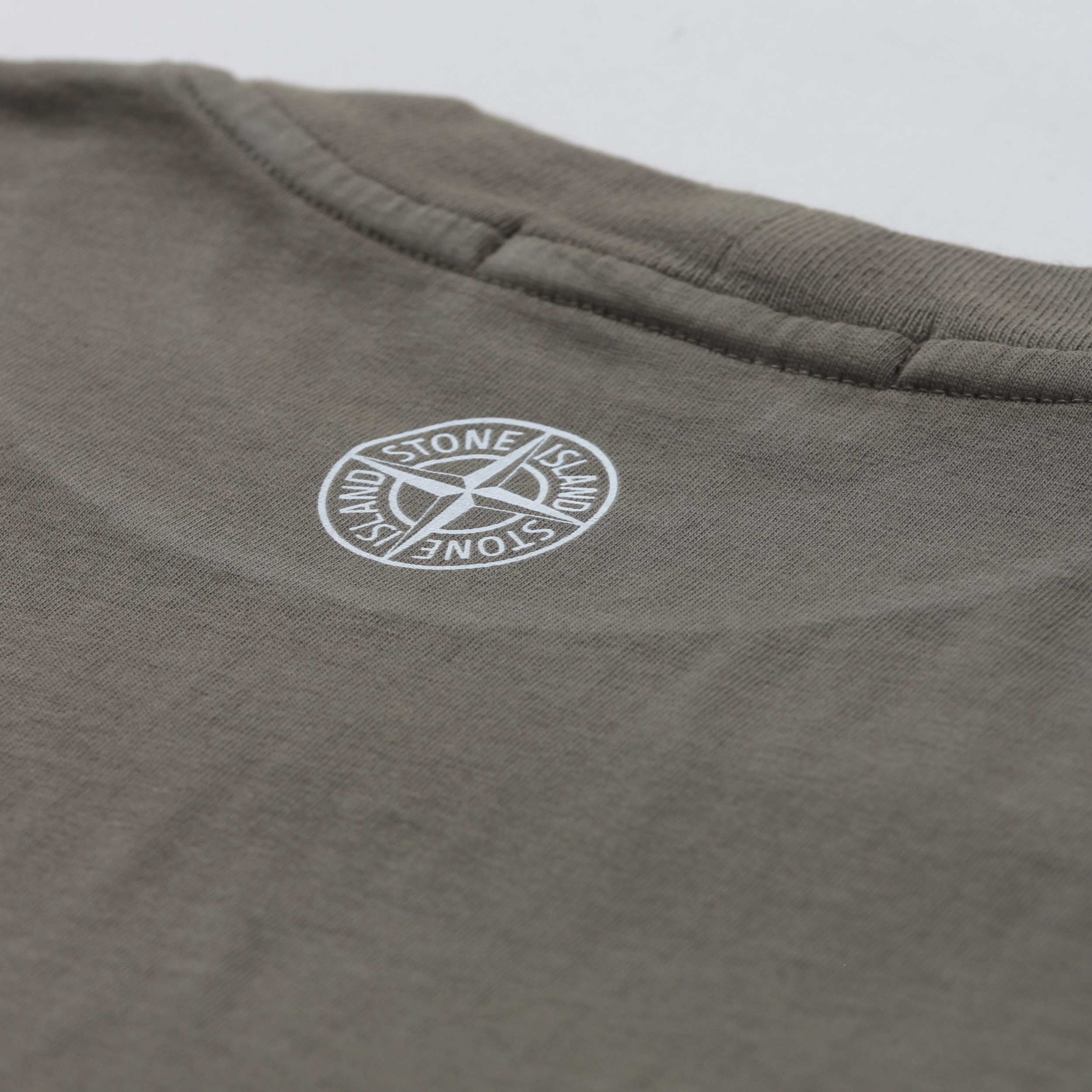 T-shirt Verde Con Logo Bianco Firmata STONE ISLAND - annameglio.com abbigliamento moda