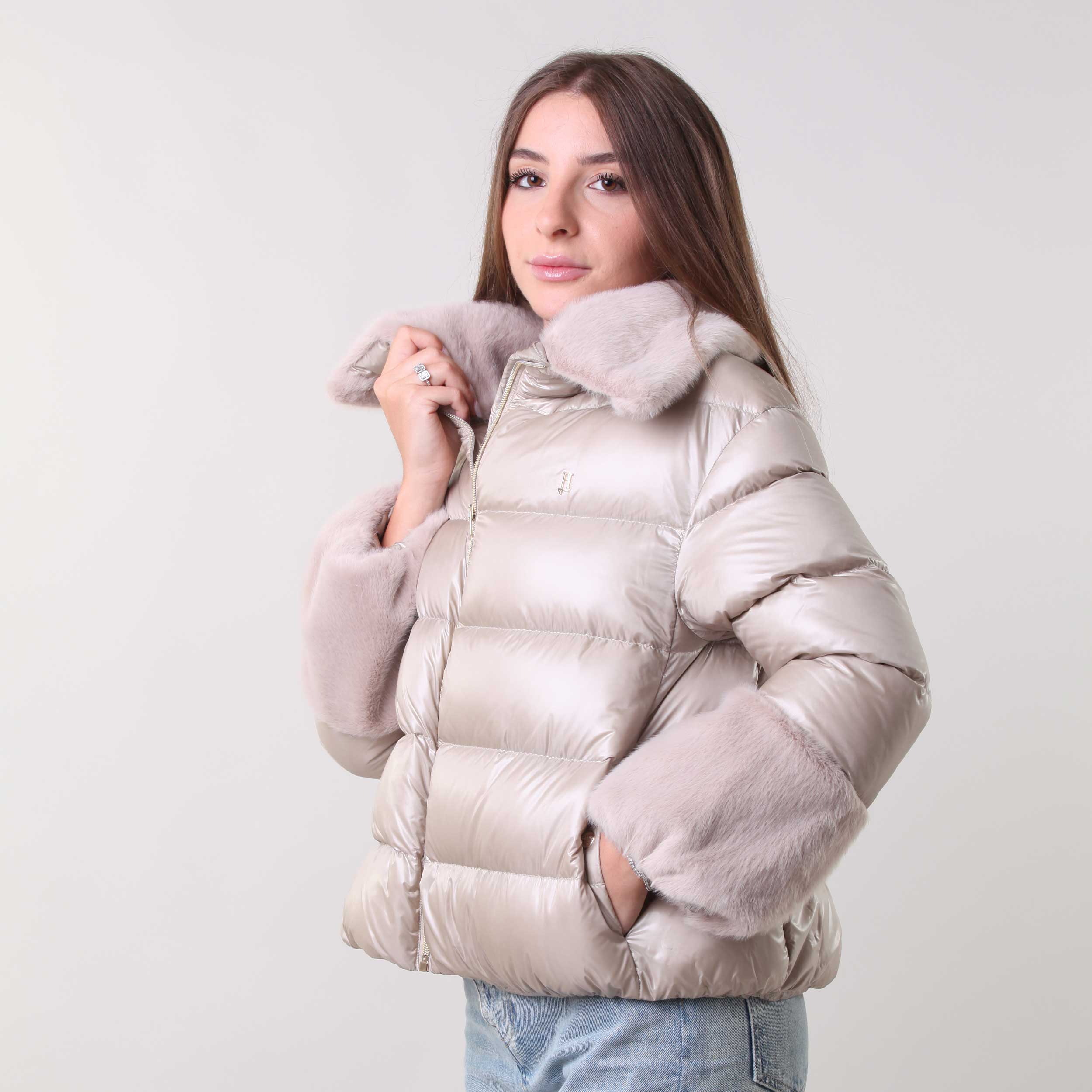 Piumino Con Pelliccia Beige Firmato HERNO - annameglio.com abbigliamento moda
