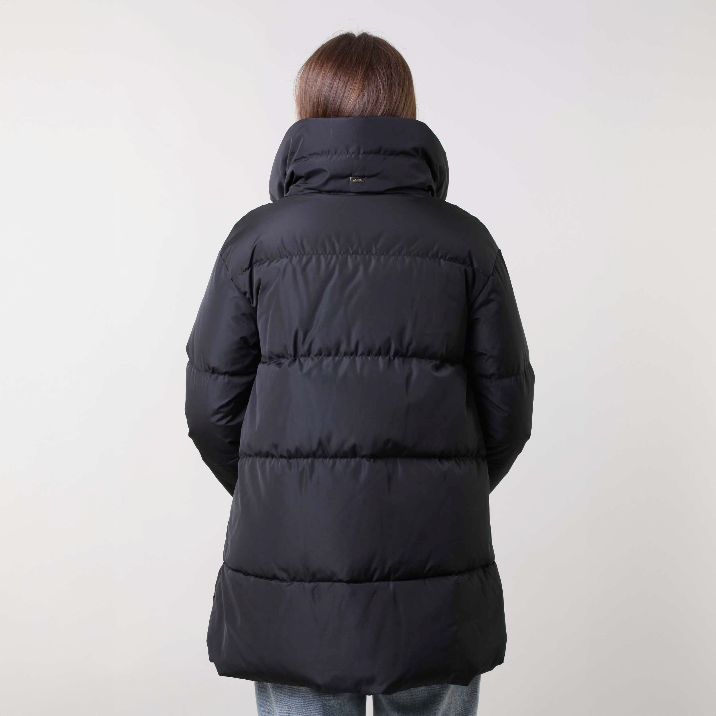 Piumino Lungo Nero Con Zip Firmato HERNO - annameglio.com abbigliamento moda