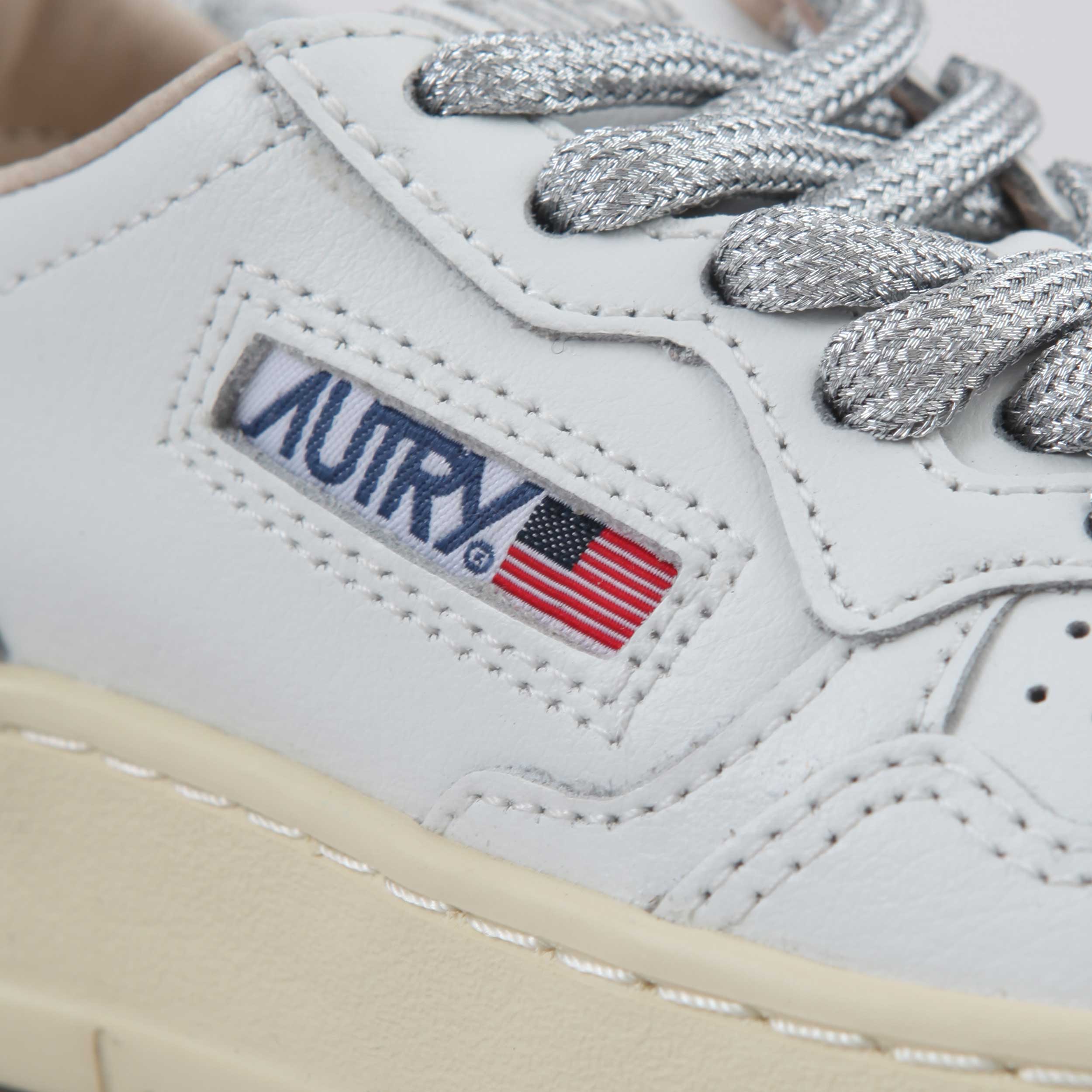 Sneakers Medalist Low Bianco e Beige Firmata AUTRY