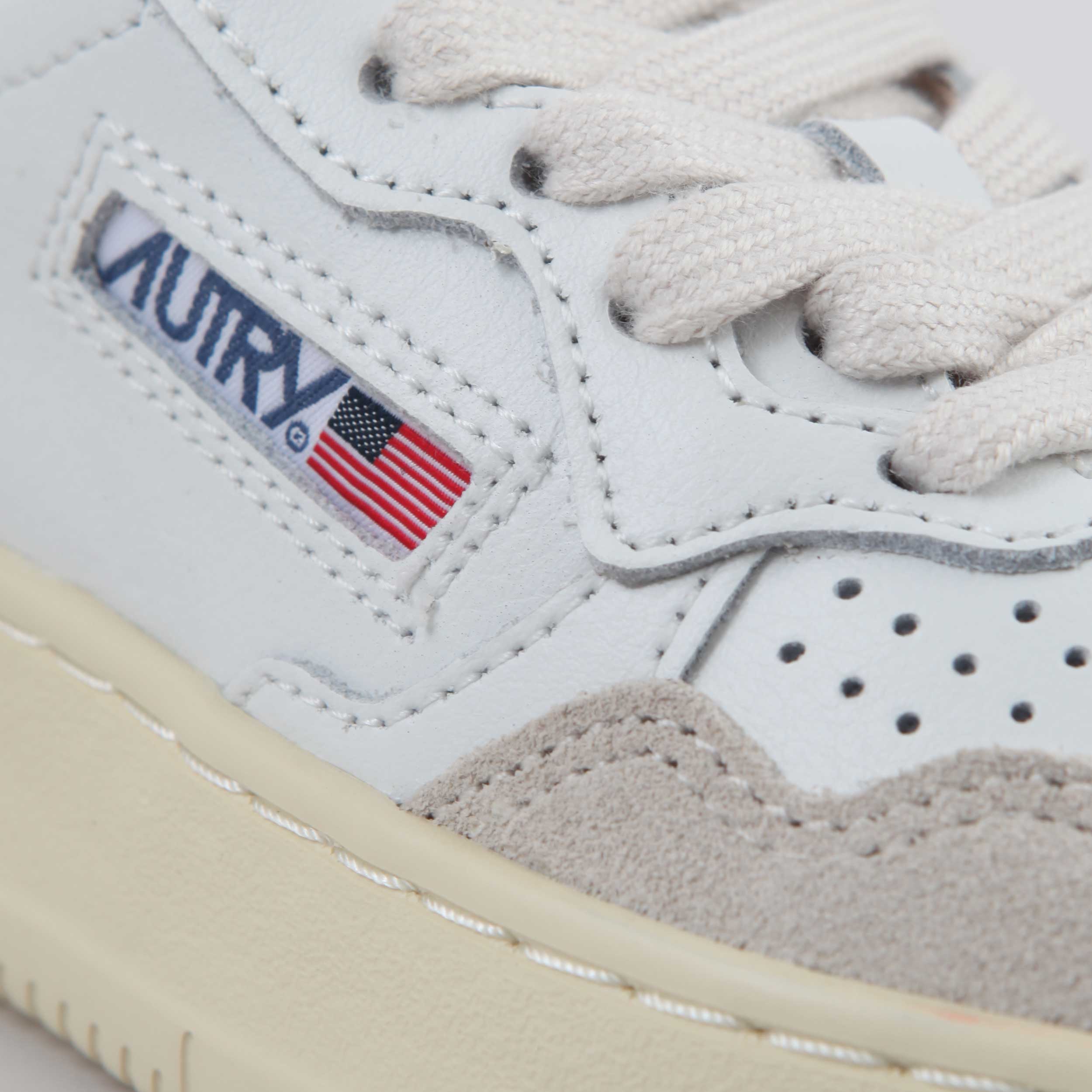 Sneakers Medalist Low Rosa e Bianca Firmata AUTRY