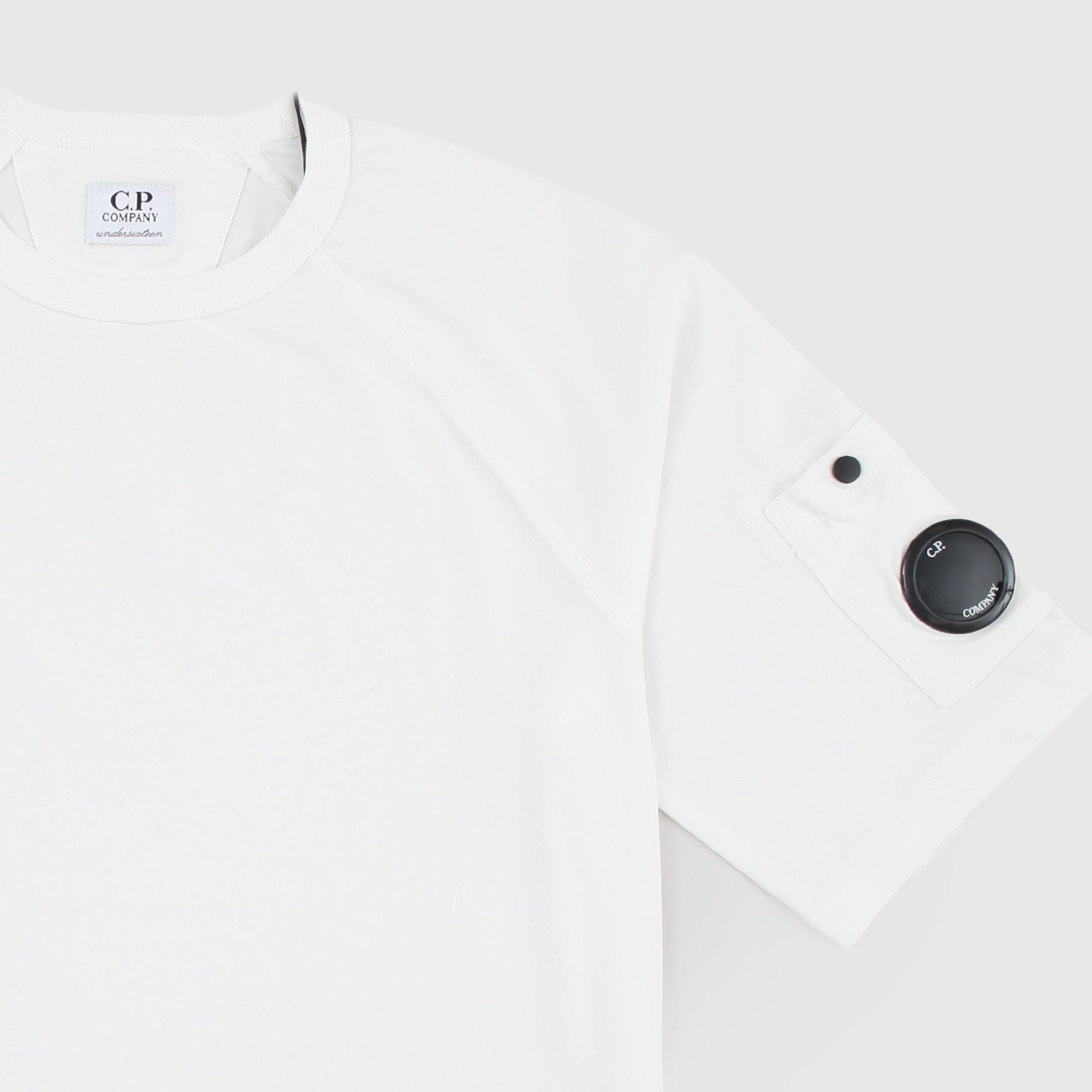 CP COMPANY T-shirt with lens applied on the sleeve
