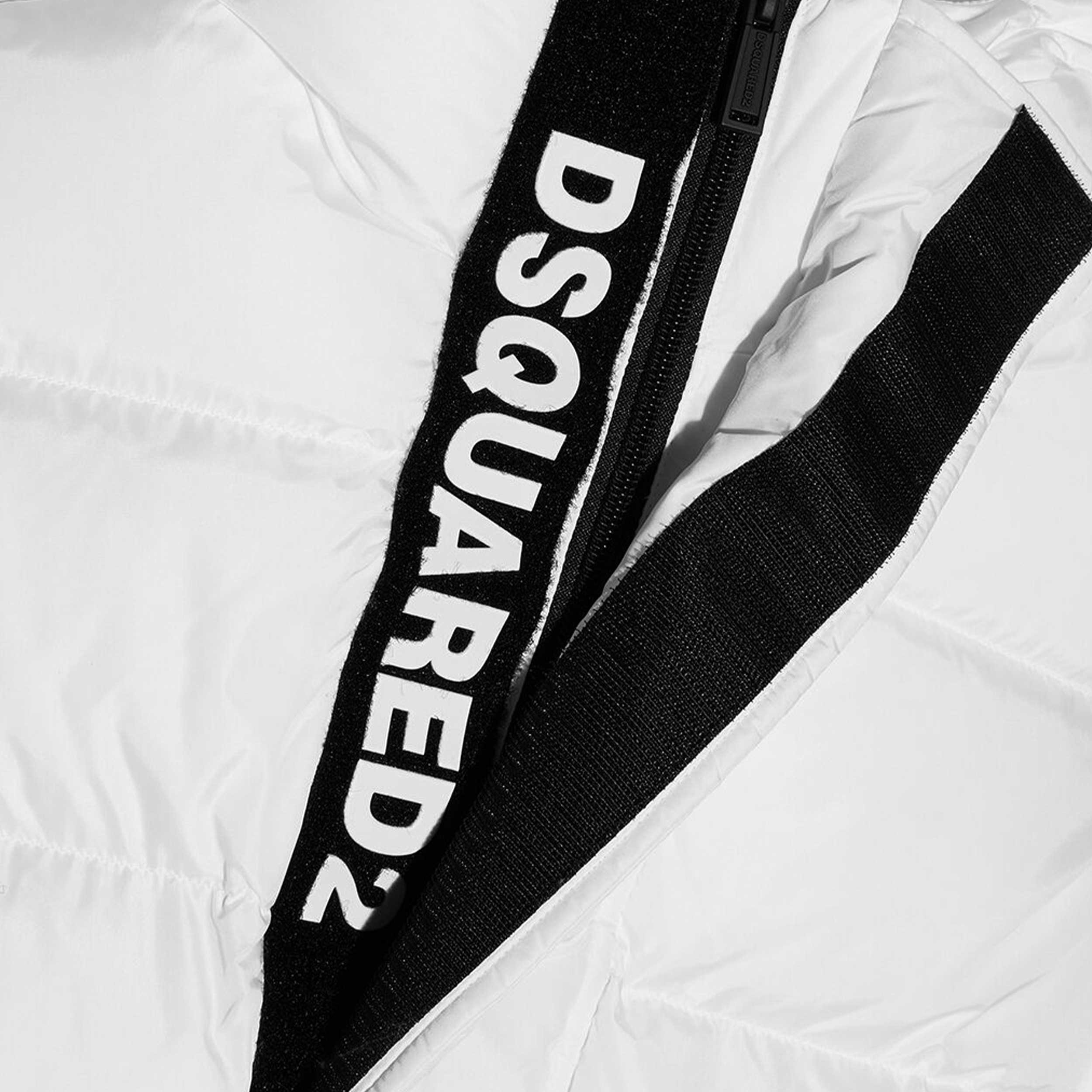 UNISEX WHITE JACKET WITH BLACK DETAILS