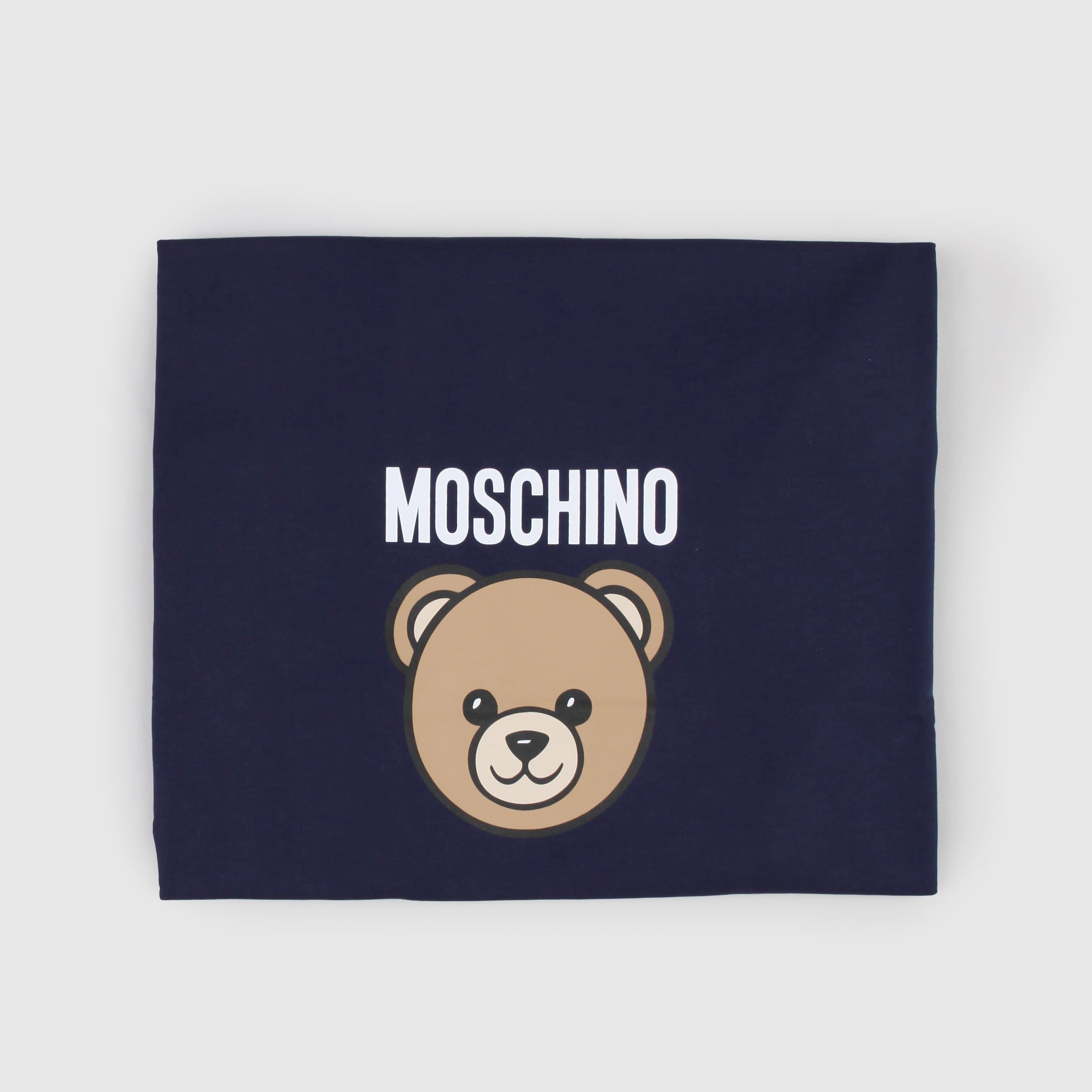 Copertina Blu con Logo Iconico Firmata MOSCHINO