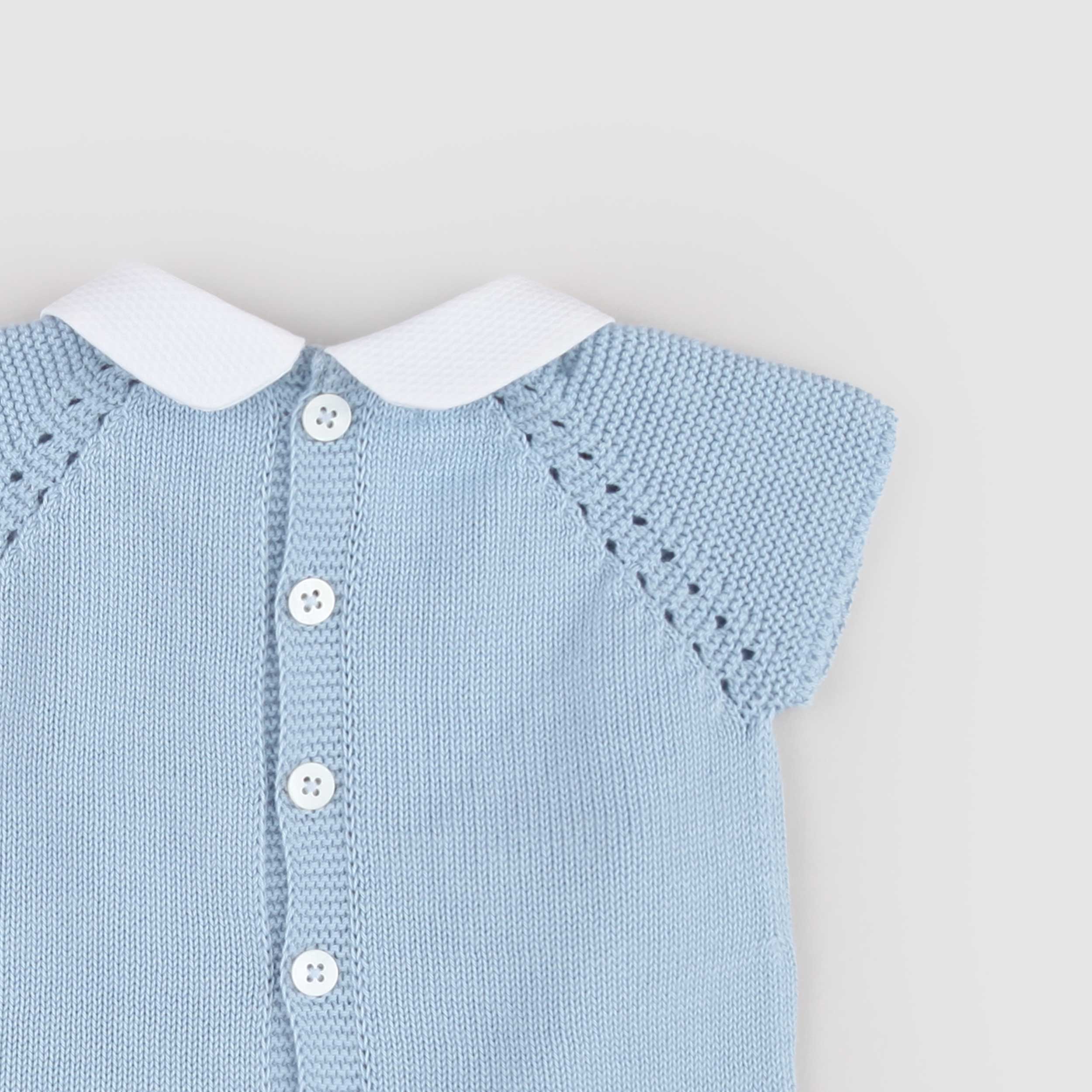 Tutina Celeste e Bottoni in Madreperla Firmata PECESA