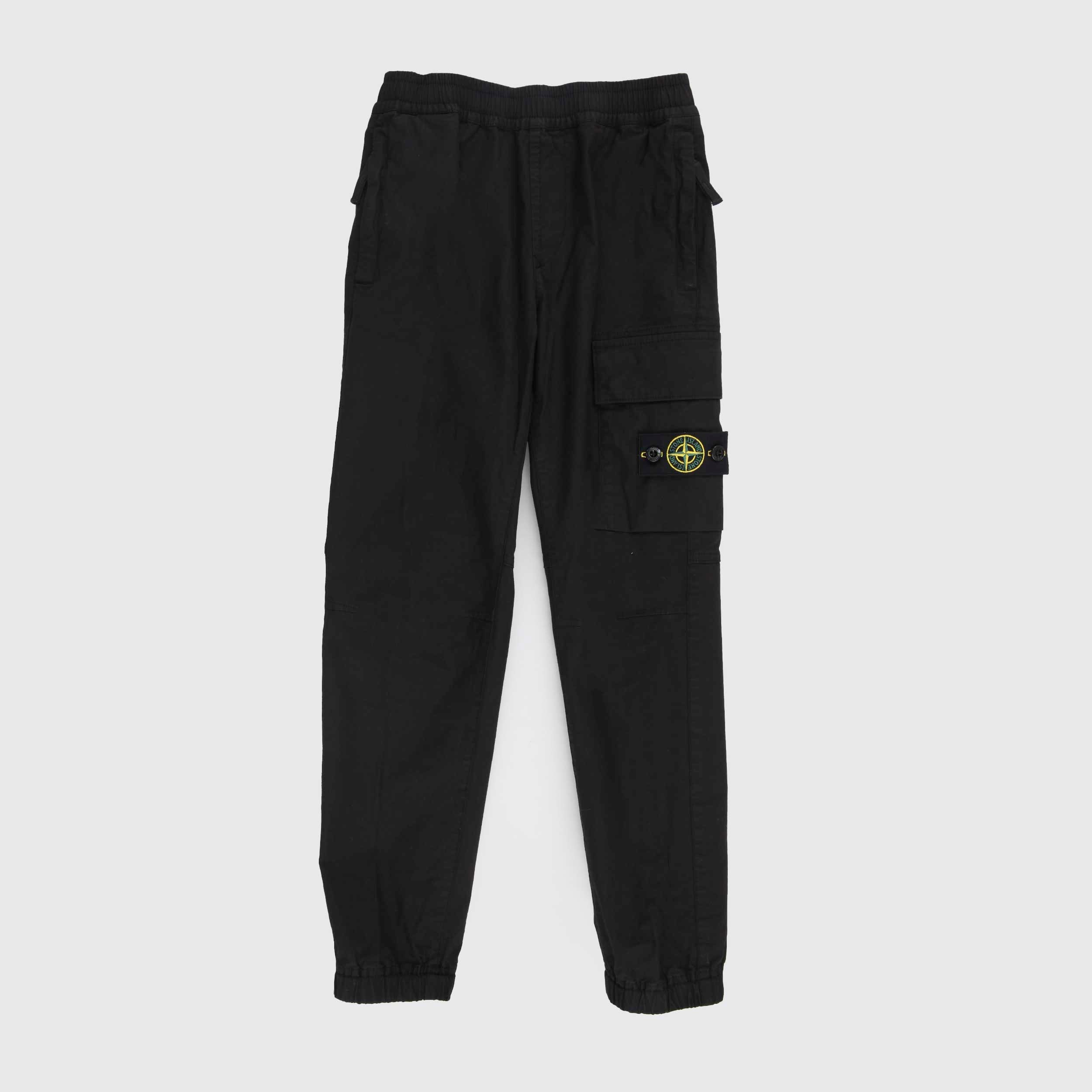 Black trousers with iconic STONE ISLAND plaque