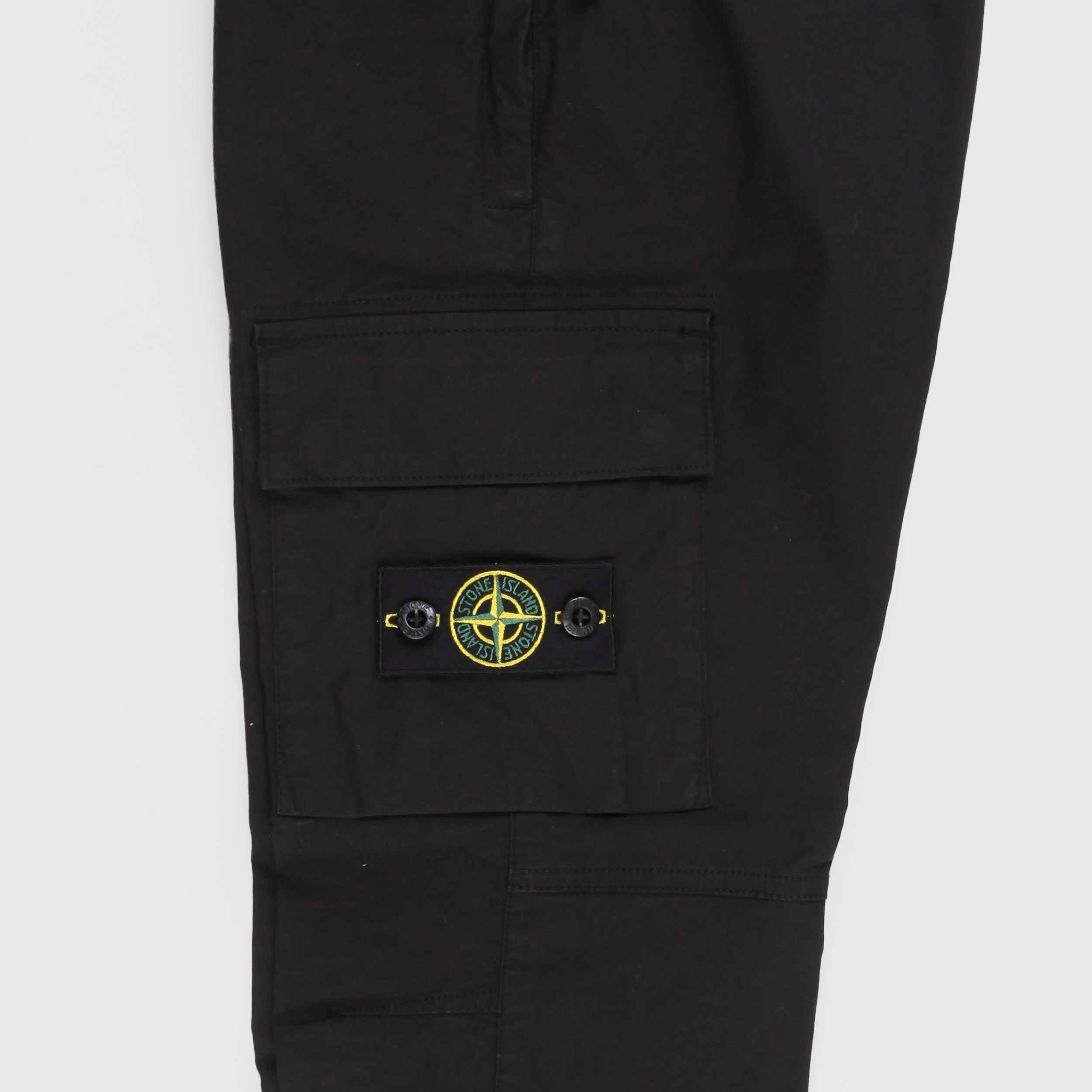 Black trousers with iconic STONE ISLAND plaque