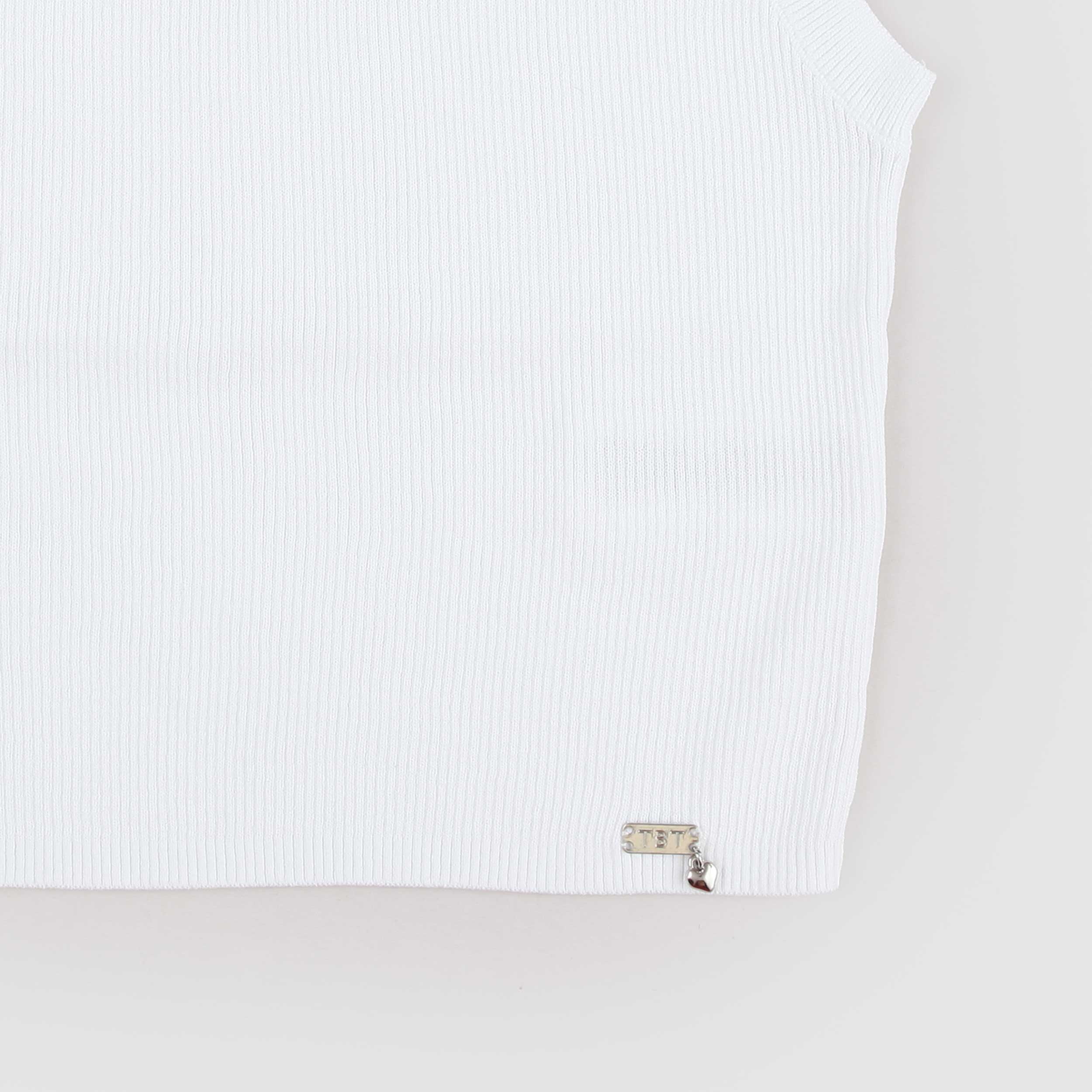 White Sleeveless Gilet with Ribbed Hems by TOBETOO